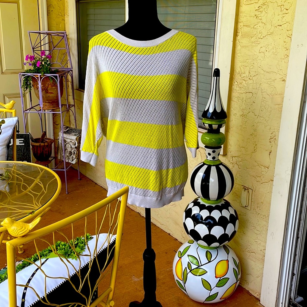 Yellow & Tan ‘rich girl’ look, reminiscent of a sailing day.